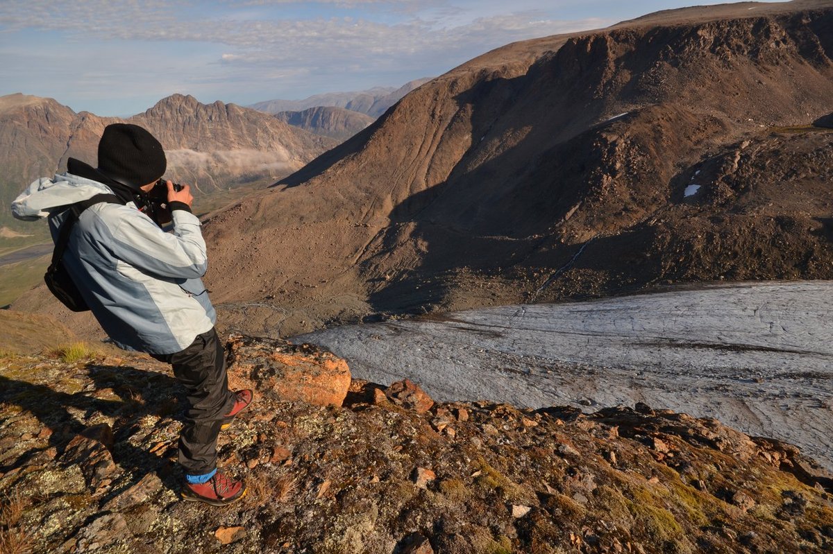 Survey photography from a ridge on the southwestern valley wall, one of the viewpoints used for SfM
