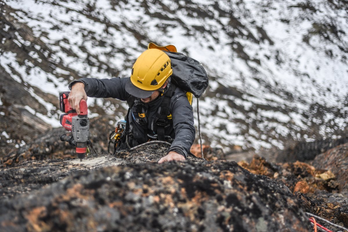 ERT electrode cable routing on exposed bedrock