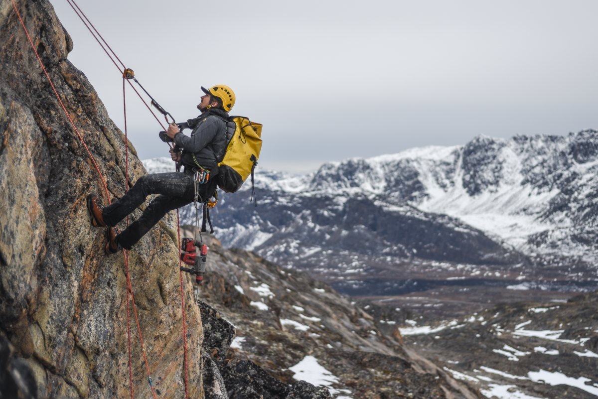 Winter fieldwork on the Nasaasaaq ridge above Sisimiut, West Greenland